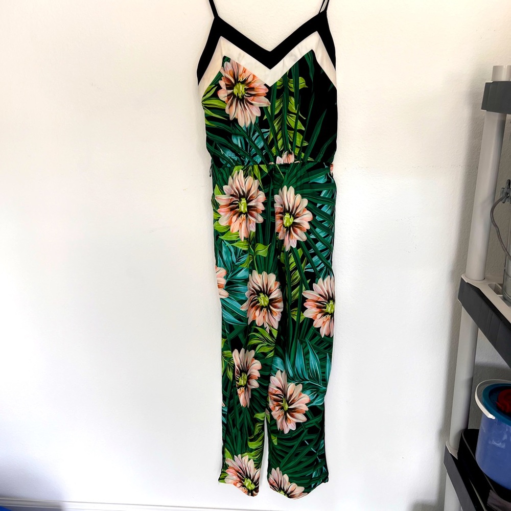 Jumpsuit with pockets.